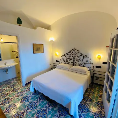 Апарт-отель La Caravella Di - Relais, & Residences Позитано