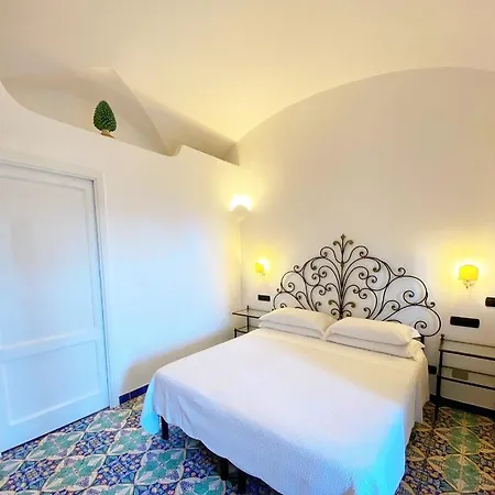 La Caravella Di - Relais, & Residences Apartahotel Positano