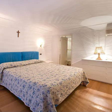 Apartahotel La Caravella Di - Relais, & Residences Positano