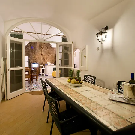 Aparthotel La Caravella Di - Relais, & Residences Positano
